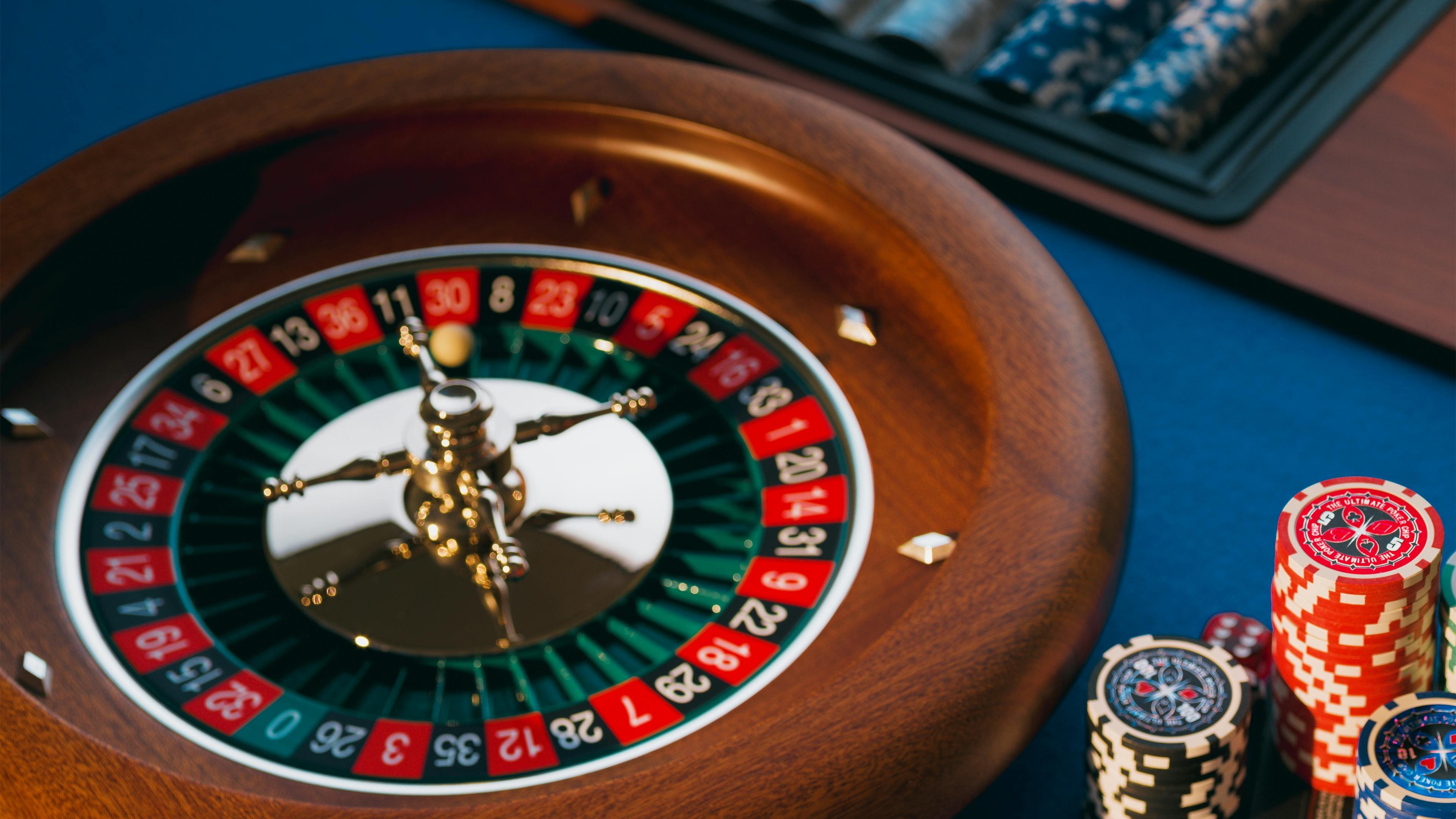 buah777 Three Card Poker betting interface showing ante, play, and pair plus options